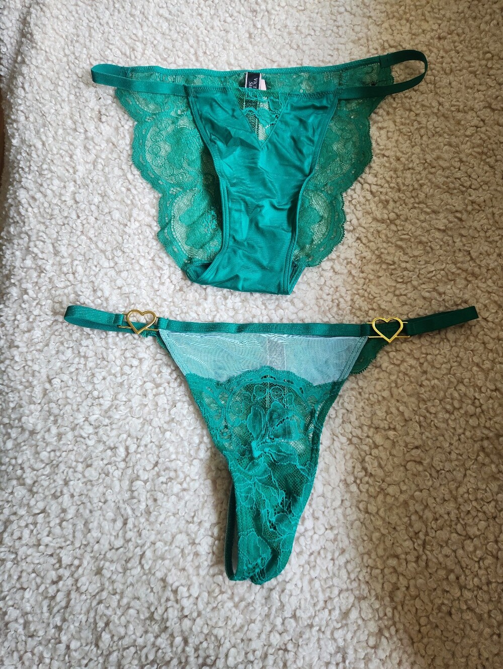 Victoria's Secret Enerald Green Lace Bikini & Heart-Accent Thong, Size Medium